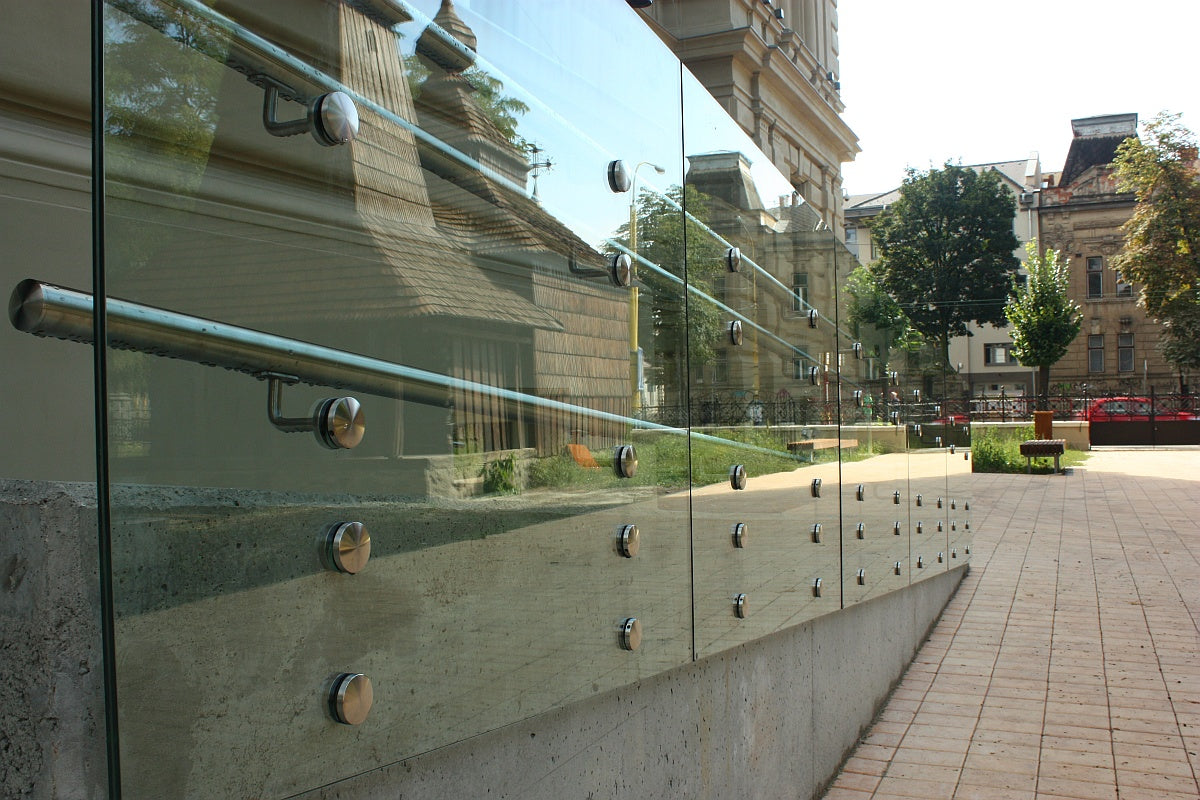 Falra szerelhető üvegtartó