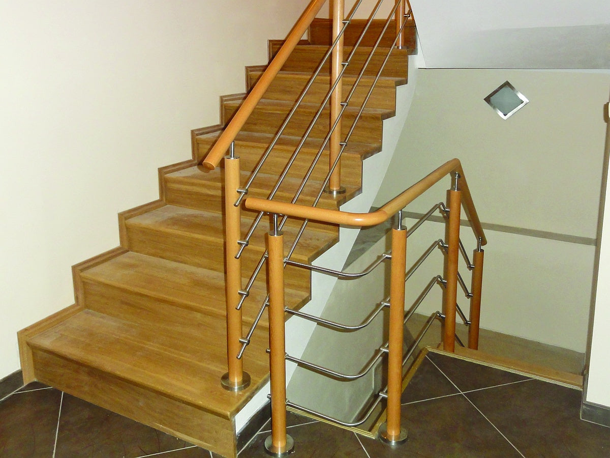 Felső rögzítésű natúr bükk köroszlop pálcatartóval