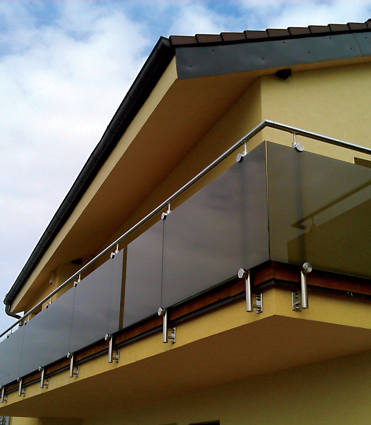 Rozsdamentes pontüvegfogó köroszlopra