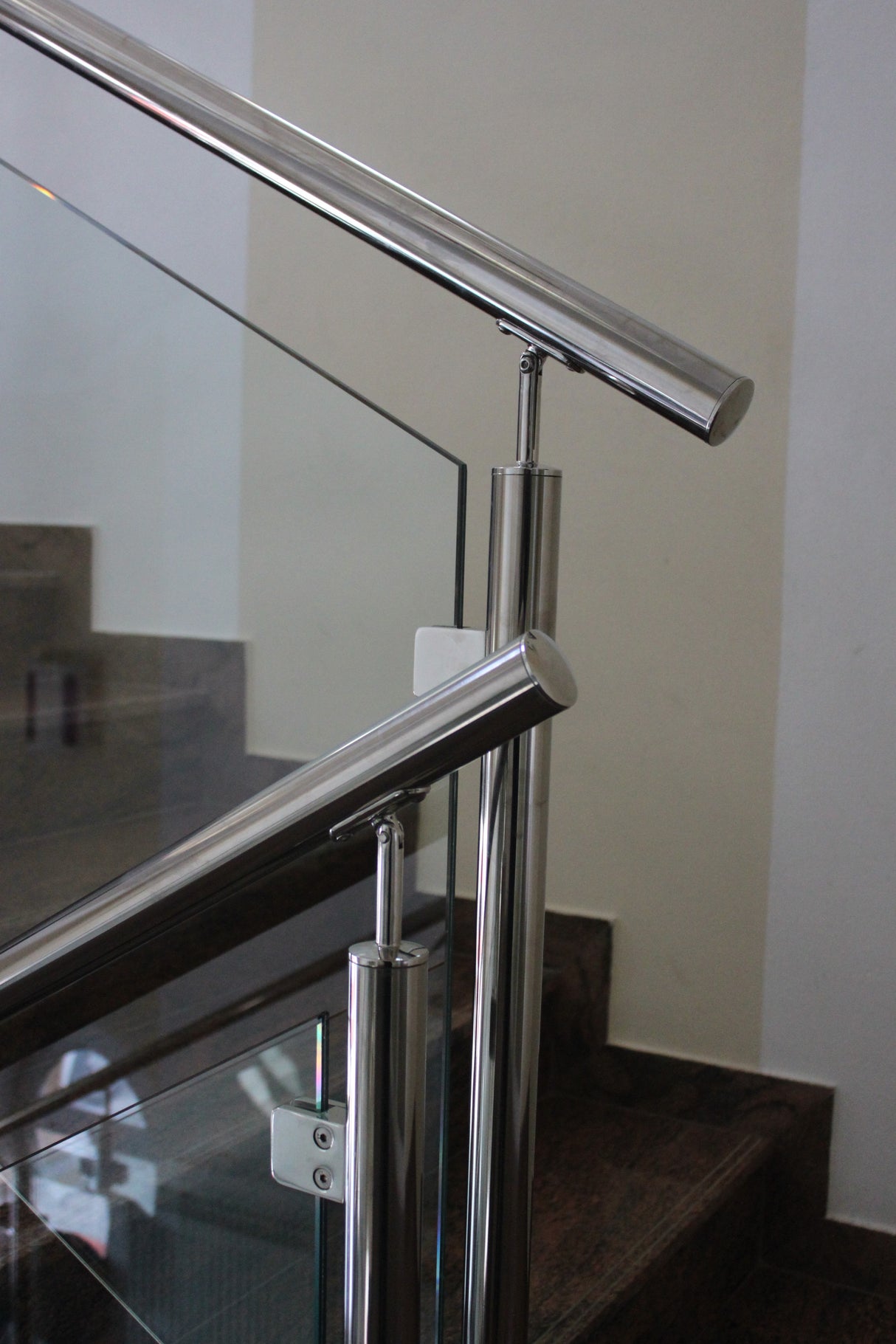 Rozsdam.tükörfényes üvegtámpontmegfogó-köroszlopra